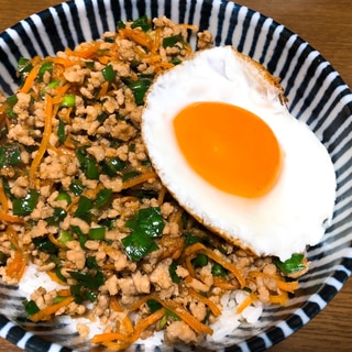 ひき肉とニラのスタミナ丼